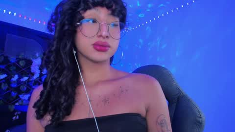 Snapshot of heka_prudence chatting on January 14, 4:15 am Heka Prudence online show from January 14, 4:15 am