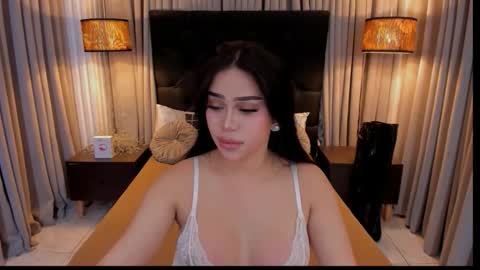Snapshot of hennessygoddess69 chatting on October 14, 12:28 pm HENNESSY online show from October 14, 12:28 pm