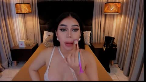 Snapshot of hennessygoddess69 chatting on October 17, 1:03 pm HENNESSY online show from October 17, 1:03 pm