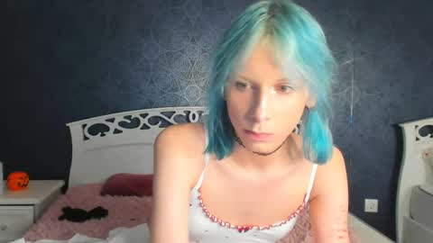 hi im Hika online show from June 7, 9:12 pm
