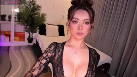 Snapshot of holee_laura chatting on March 6, 1:31 pm Ms. Laura online show from March 6, 1:31 pm