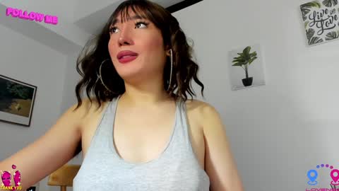 crishinahotty online show from December 9, 11:47 am