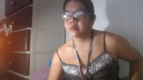 Snapshot of i_drain_u_bitch chatting on February 8, 11:33 am jamaeca online show from February 8, 11:33 am