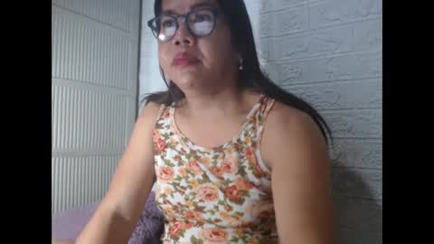 Snapshot of i_drain_u_bitch chatting on February 21, 1:11 pm jamaeca online show from February 21, 1:11 pm