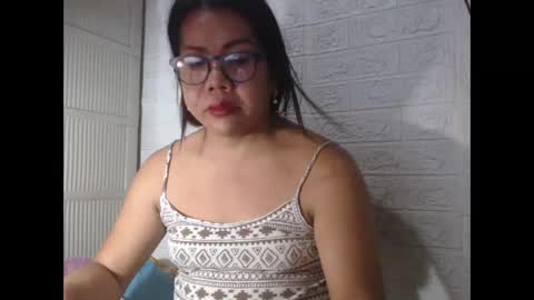 Snapshot of i_drain_u_bitch chatting on March 1, 1:29 pm jamaeca online show from March 1, 1:29 pm