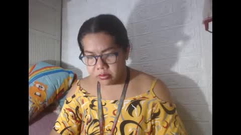 Snapshot of i_drain_u_bitch chatting on March 4, 9:18 am jamaeca online show from March 4, 9:18 am