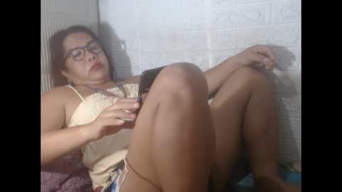 Snapshot of i_drain_u_bitch chatting on March 11, 12:39 pm jamaeca online show from March 11, 12:39 pm