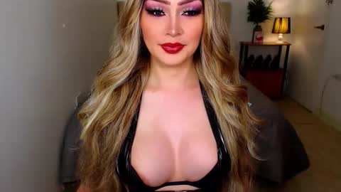 QUEEN SUSSIE BROWN online show from January 17, 6:43 am