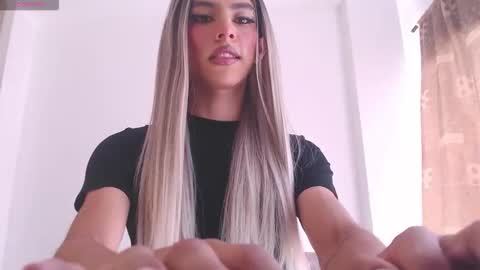 Snapshot of imdominique chatting on October 18, 2:53 pm Miss Dominique Rosse online show from October 18, 2:53 pm