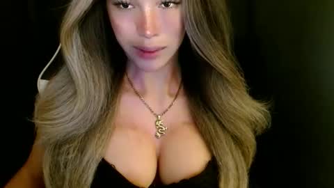 Queen Gwen online show from November 3, 12:31 am