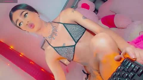 isabellagirs online show from November 24, 10:39 am