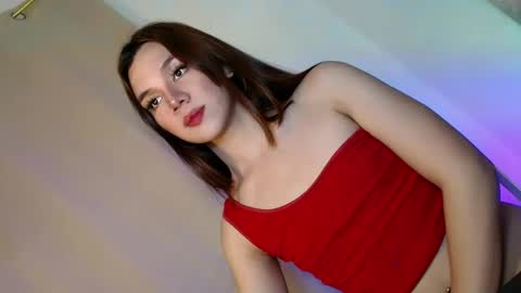 Snapshot of its_me_ezzie chatting on February 18, 8:15 pm EZZIE online show from February 18, 8:15 pm