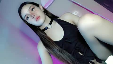 Snapshot of its_me_ezzie chatting on September 28, 1:48 am EZZIE online show from September 28, 1:48 am