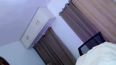 EZZIE online show from December 1, 7:27 pm