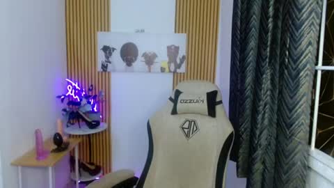 jaycarsaria online show from July 28, 9:14 pm
