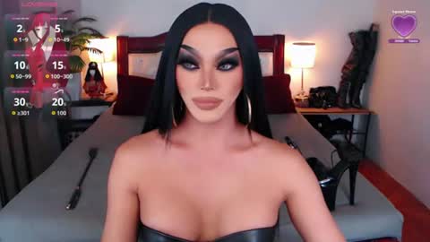 Queen Jenifer online show from July 11, 3:11 am