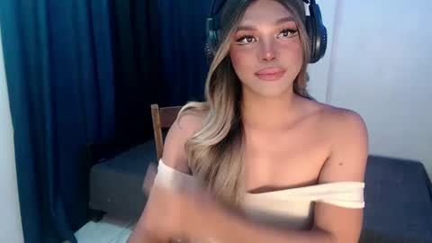 Snapshot of jesie_hot69 chatting on February 10, 6:35 pm jesie_hot69 online show from February 10, 6:35 pm