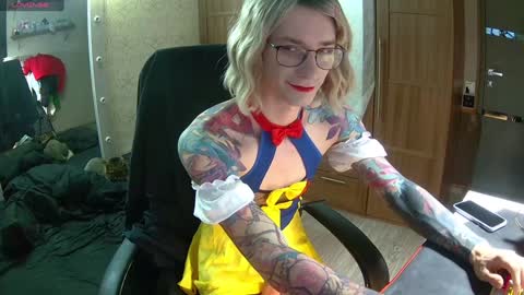Snapshot of juleea_doll chatting on December 27, 9:50 am Julia online show from December 27, 9:50 am