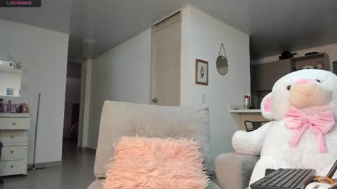 julessy online show from July 7, 3:05 pm