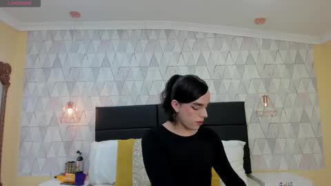 Snapshot of justineperry chatting on October 18, 5:00 am Justine online show from October 18, 5:00 am