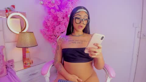 Snapshot of khelany_isyy chatting on December 14, 11:34 pm Khelany Isyy online show from December 14, 11:34 pm