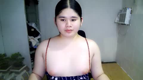 Snapshot of kianna_schmitz chatting on October 19, 6:22 pm Your SweetGirl Ts online show from October 19, 6:22 pm