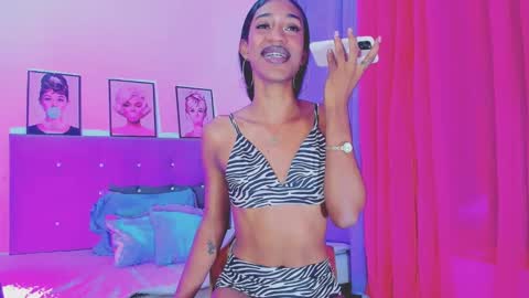 Snapshot of kimberly_thompsom chatting on January 19, 12:28 pm Your Queen KIM online show from January 19, 12:28 pm