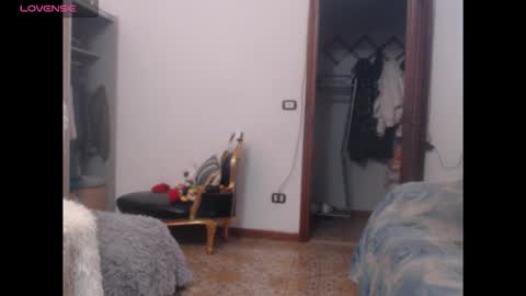 Snapshot of kinkyerikat chatting on October 19, 11:41 pm Anya online show from October 19, 11:41 pm