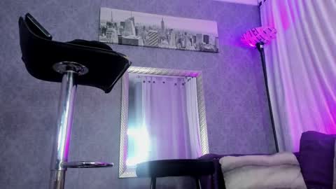 Snapshot of kitty_wichis chatting on March 5, 4:30 am Kendall Saray online show from March 5, 4:30 am