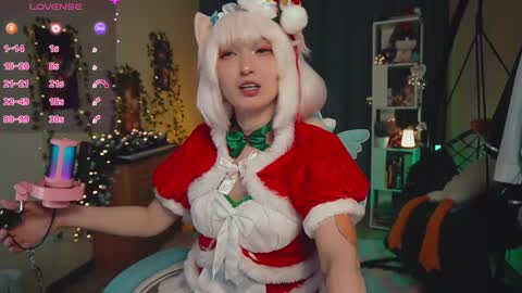 Snapshot of koshkasenpai chatting on December 24, 1:06 pm koshkasenpai online show from December 24, 1:06 pm