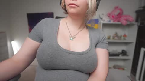 Snapshot of krystalsyxx chatting on September 21, 4:46 pm Krystal Syx online show from September 21, 4:46 pm