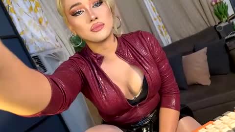kylie online show from June 18, 9:36 am