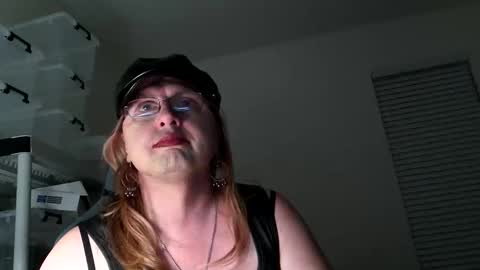 Snapshot of lady_delilah_ts chatting on October 24, 12:59 am Delilah-Catherine online show from October 24, 12:59 am