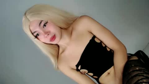 Snapshot of lady_of_pleasure28 chatting on December 28, 11:41 am Ella online show from December 28, 11:41 am