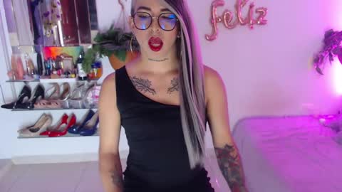 Snapshot of laveneno_ortiz07 chatting on December 16, 11:18 pm Cristina online show from December 16, 11:18 pm