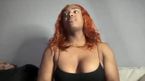 Snapshot of laylasimone97 chatting on December 8, 12:35 am Sexy SImone online show from December 8, 12:35 am