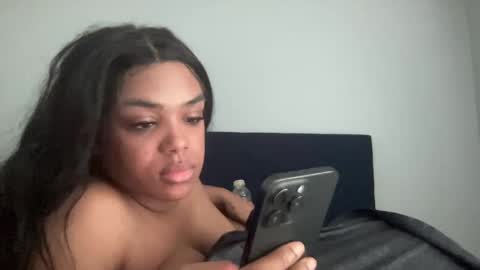 Snapshot of laylasimone97 chatting on February 4, 7:00 pm Sexy SImone online show from February 4, 7:00 pm