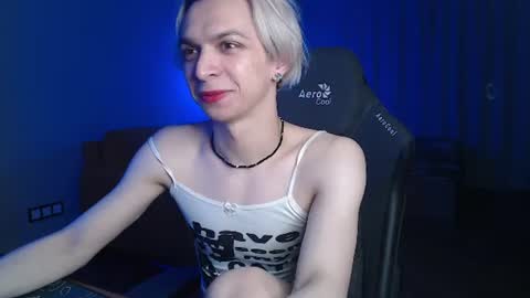 Leon online show from July 10, 11:20 pm