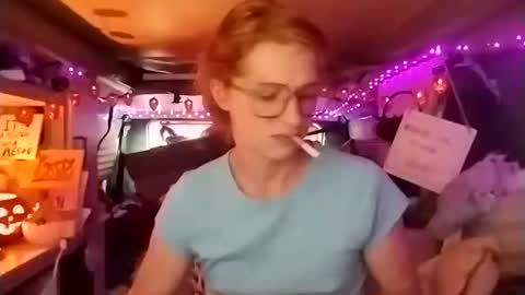 LesleyGumGrass- The Boring Trans girl online show from October 17, 4:54 pm