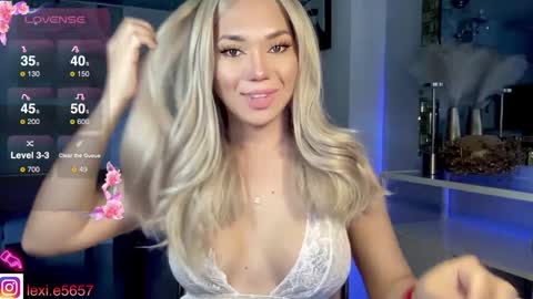 Snapshot of lexiesmith_ chatting on February 27, 1:05 am lexiesmith_ online show from February 27, 1:05 am