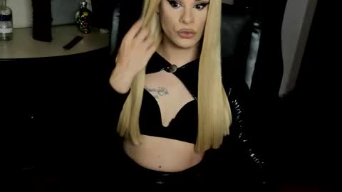Snapshot of lexxymiss chatting on October 20, 9:07 pm eva lexy you may call me Miss online show from October 20, 9:07 pm