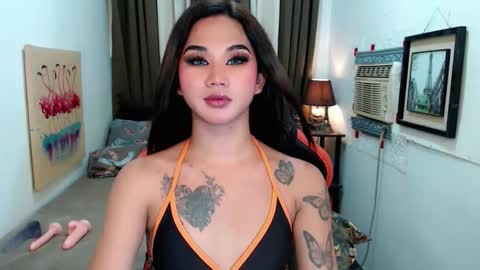 Snapshot of lil_fantacy chatting on October 7, 9:32 am LILY online show from October 7, 9:32 am