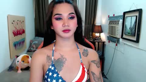 Snapshot of lil_fantacy chatting on October 8, 9:43 am LILY online show from October 8, 9:43 am