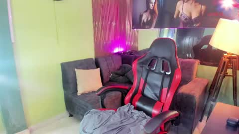 lilith  online show from June 10, 2:05 pm