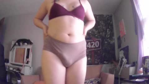 Snapshot of lilybvixen chatting on October 14, 2:07 pm lilybvixen online show from October 14, 2:07 pm