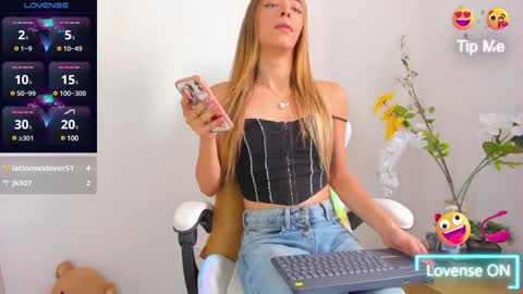 Snapshot of linda_crawford1 chatting on February 1, 4:22 pm Linda online show from February 1, 4:22 pm