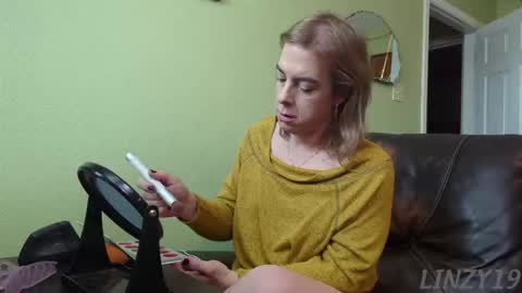 Linzy19 online show from December 4, 6:45 pm