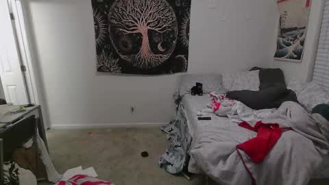 Snapshot of literalpeaches chatting on October 31, 6:23 am Peaches online show from October 31, 6:23 am