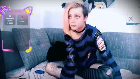 Snapshot of littlepinkcat chatting on October 13, 1:22 pm Felix online show from October 13, 1:22 pm