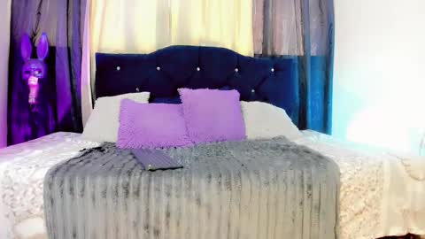 lesly lorena online show from April 1, 7:22 pm